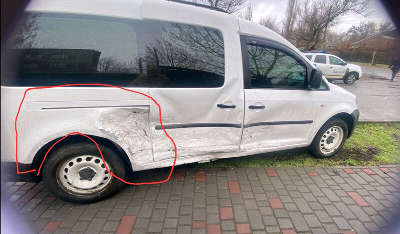 Задня права четверть Volkswagen Caddy 3 универсал 2012 г.  2.0 л дизель Луцк