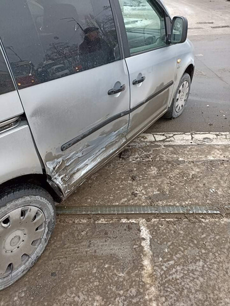 Зсувні двері Volkswagen Caddy 3  2005 1.9 Дизель 