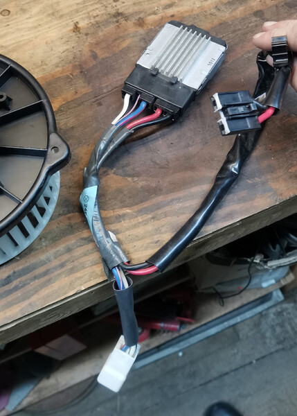Проводка к вентилятору печки Lexus RX 2004 р.  3.3 л бензин Одеса