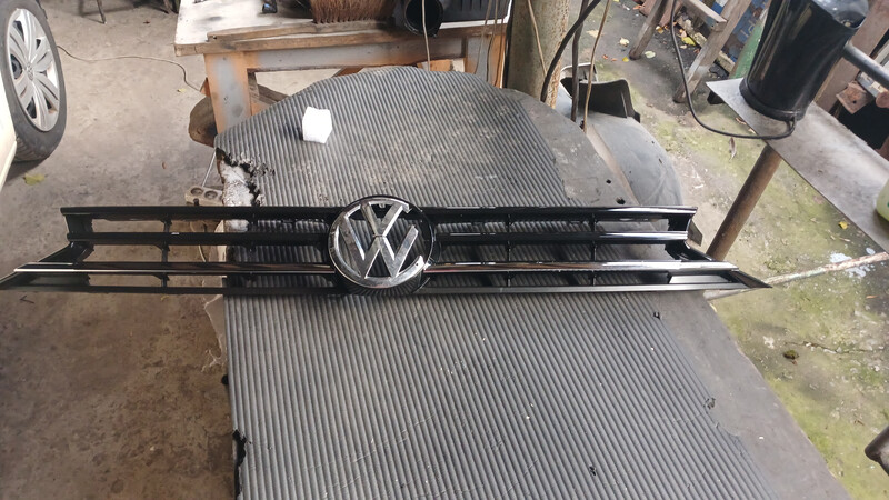 Емблема vw перед решітка Volkswagen Touran  2017 универсал 2.0 Дизель Хмельницкий