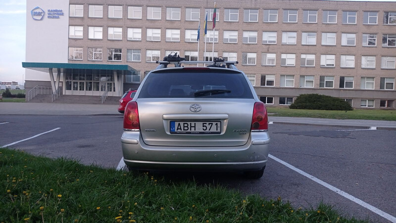 Спойлер Toyota Avensis  2003 універсал 2.0 Бензин 