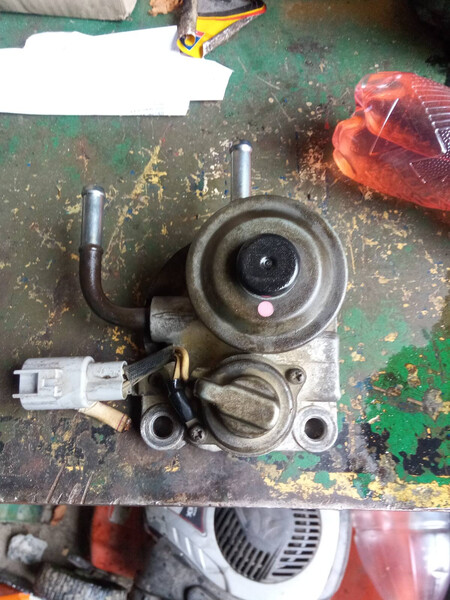 Кришка паливного фільтра Toyota Land Cruiser 100  2005 4.2 Дизель Київ