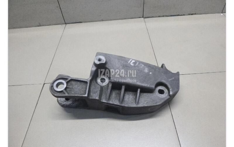 Кронштейн опори двигуна Renault Megane 2  2006 універсал 2.0 Бензин 