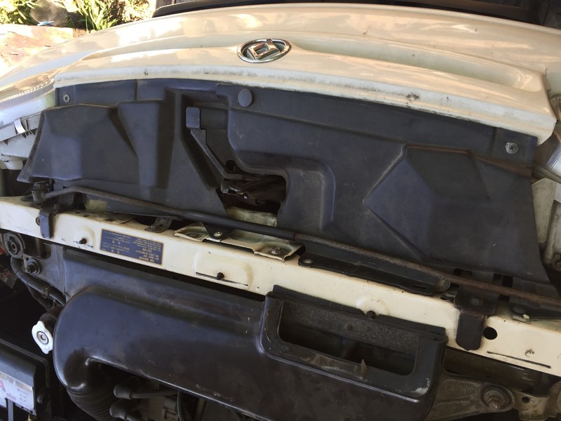 Накладка решетки радиатора Mazda 626 хэтчбек 1993 г.  2.5 л бензин Днепр