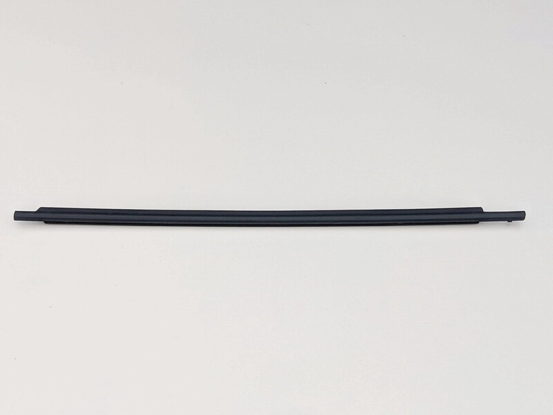 Зовнішній молдинг переднього лівого скла Toyota Auris  2008 хетчбек 1.6 Бензин 