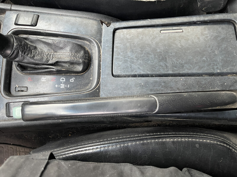 Вставка между передними сидениями Honda Accord  2003 2.4 Бензин Днепр
