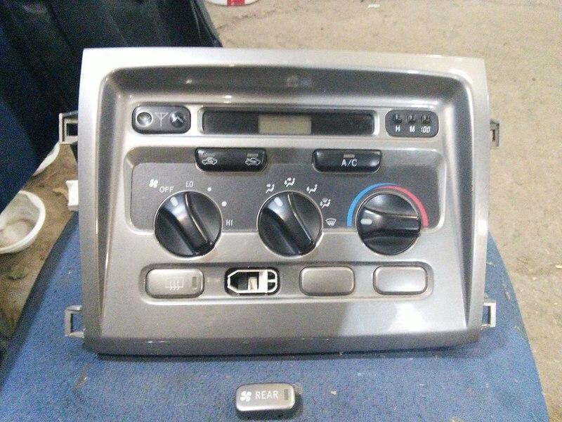 Блок управления климатом Toyota Land Cruiser 105 2004 4.7 Бензин Днепр