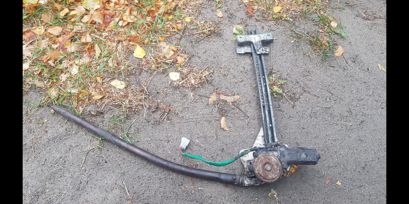 Левый передний стеклоподъёмник электро Mazda 323  1992 хэтчбек 1.8 Бензин Киев