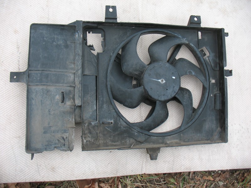 Дифузор радіатора у зборі Nissan Micra С кондиционером 2010 1.2 Бензин 