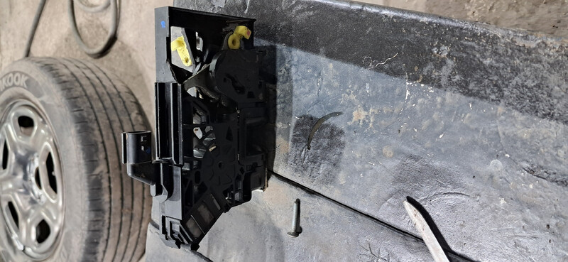 Замок дверей задніх лівих Renault Duster  2019 1.5 Дизель 