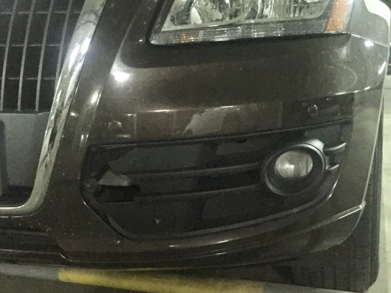 Решітка бампера ліва Audi Q5  2011 універсал 2.0 Бензин 