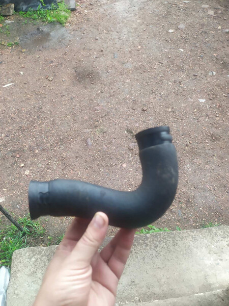 Патрубок системи охолодження Hyundai Santa FE 2001 г.  2.0 л дизель