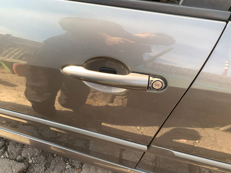 Накладка личинки замка на водительскую ручку Renault Laguna 3  2008 2.0 Бензин Киев