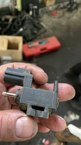 Клапан EGR Land Rover Range Rover 2011 г.  4.4 л дизель Татарбунары