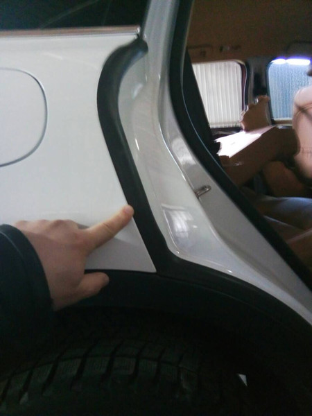 Уплотнитель левой двери Porsche Cayenne  2012 4.8 Бензин Киев