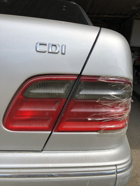 Задний правый стоп в крыло avantgarde Mercedes E-Class 2001 г.  2.2 л дизель Киев