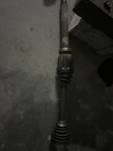 Полуось правая Volvo V70  2009 2.0 Бензин Ковель