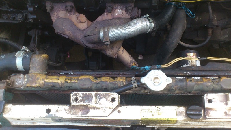 Радиатор охлаждения двигателя Nissan Bluebird  1986 универсал 2.0 Бензин Волноваха