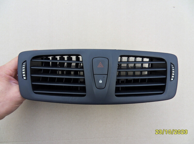 Решетка печки центральная Renault Megane 3 універсал 2009 р.  1.5 л дизель Полтава