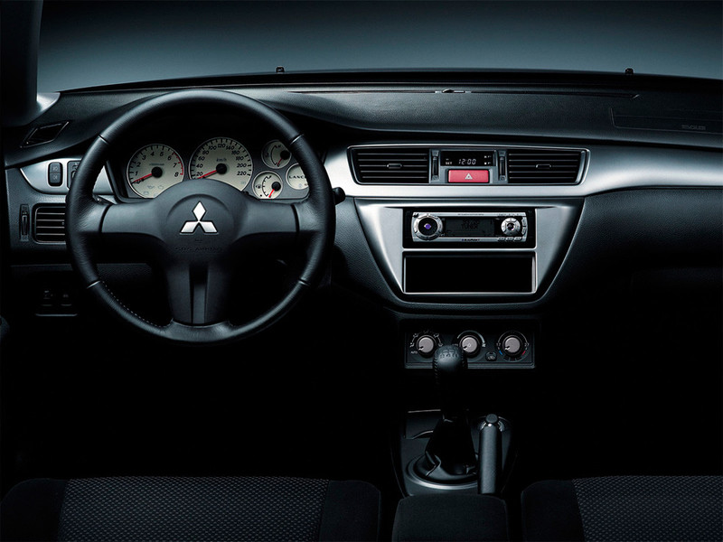 Рамка магнитолы Mitsubishi Lancer 9 2007 2.0 Бензин Киев