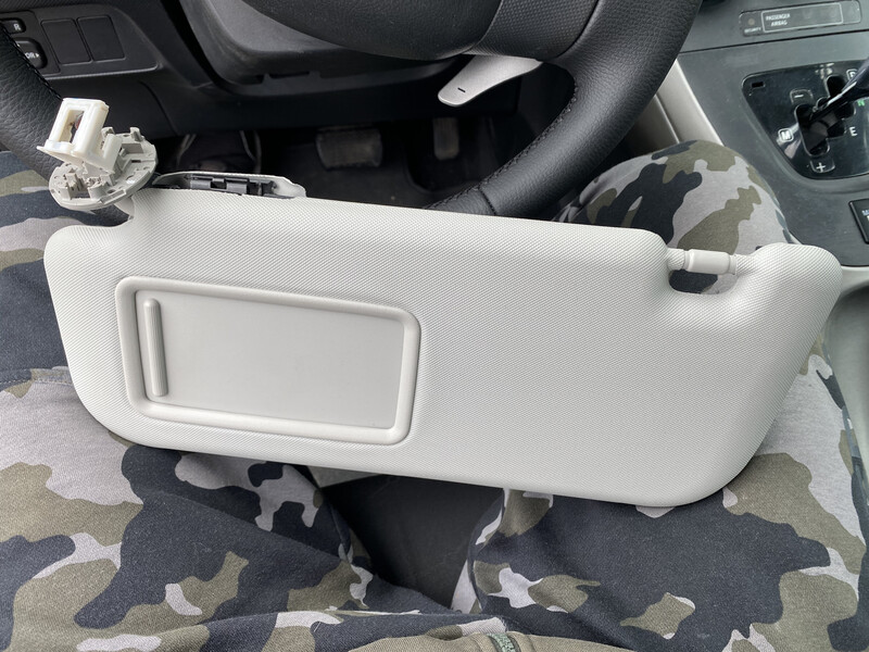 Козырек водительский 74320   Toyota Auris