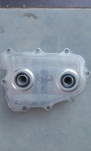 Охолоджувач оливи Audi A8 D2  1997 2.2 Бензин 