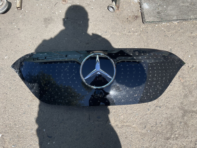 Решетка передняя Mercedes EQS SUV 2023 г.  Ровно