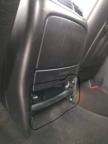Кошечка подлокотника Porsche Cayenne  2006 3.2 Бензин Сумы