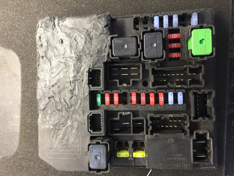 Блок запобіжників Nissan Juke  2004 універсал 1.6 Бензин 