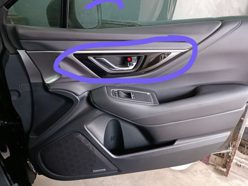 Окантовка ручки задней пассажирской двери Subaru Legacy  2022 2.4 Бензин 