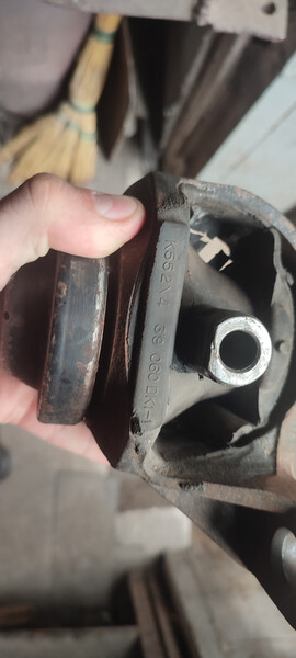 Подушка двигателя K552439060   Kia Clarus