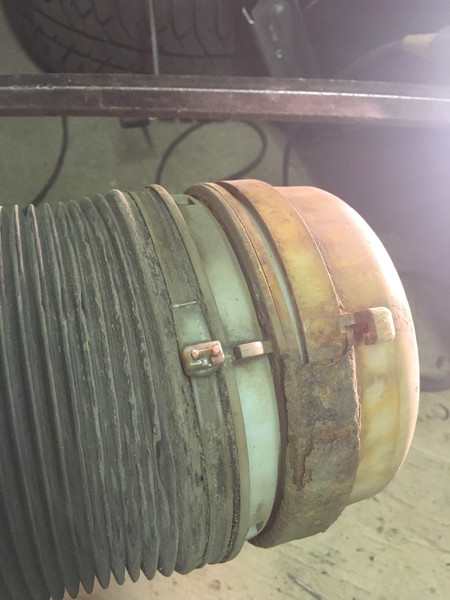 Хомут металлический заднего пневмобаллона Audi A6 allroad quattro  2007 універсал 3.0 Дизель 