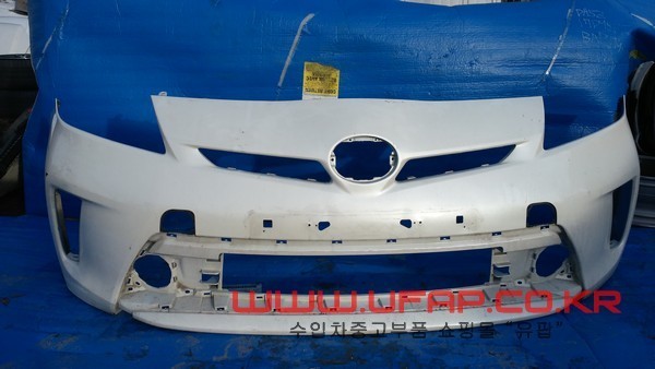 Бампер передний 52119-47930   Toyota Prius