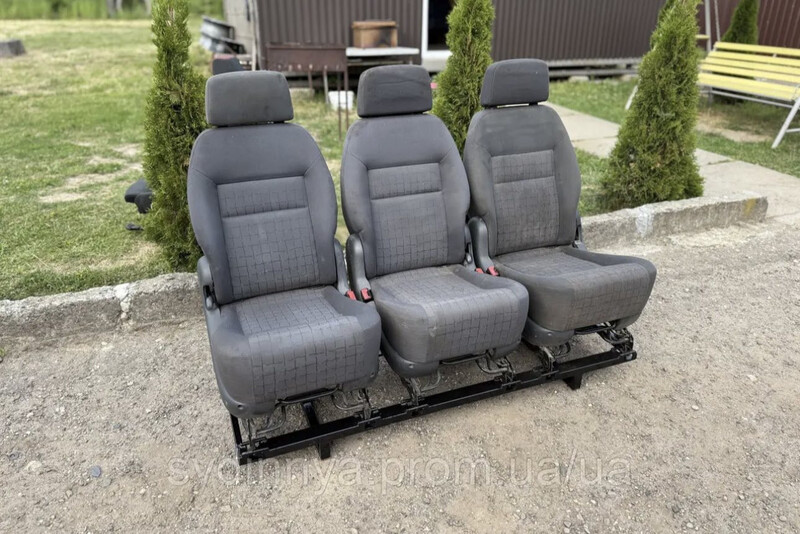 Сидіння трьох місні Opel Vivaro  2004 2.7 Дизель 