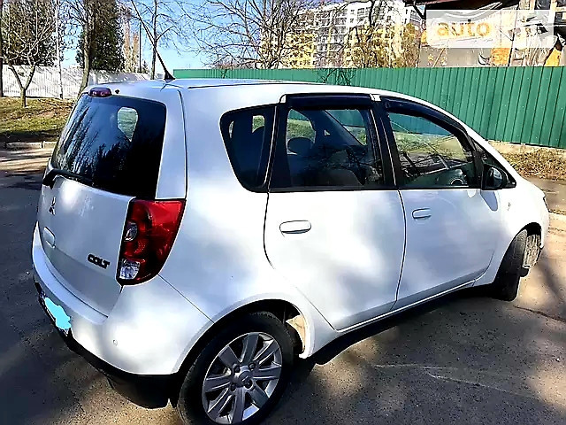 Фонарь задний правый Mitsubishi Colt хэтчбек 2009 г.  1.3 л бензин Ровно