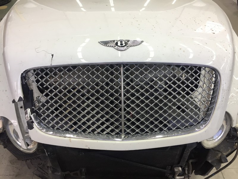 Решітка радіатора Bentley Continental Flying Spur  2008 6.0 Бензин Ужгород