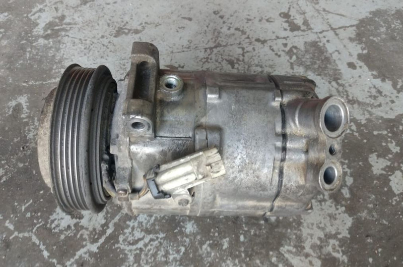 Компресор кондиціонера 13193157   Opel Vectra