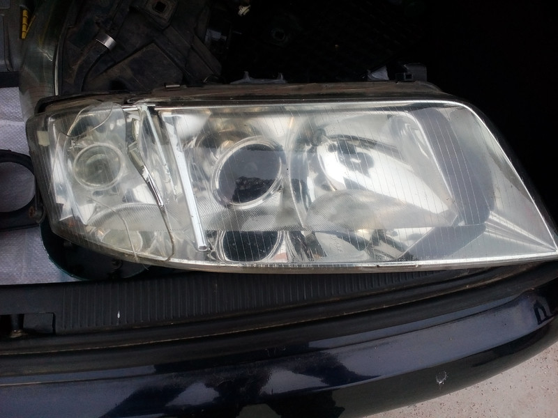 Фара передняя Audi A6 C5  2000 1.8 Бензин Чернигов