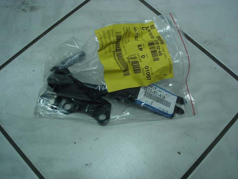 Петли капота Mazda 5 универсал 2013 г.  2.5 л бензин Киев