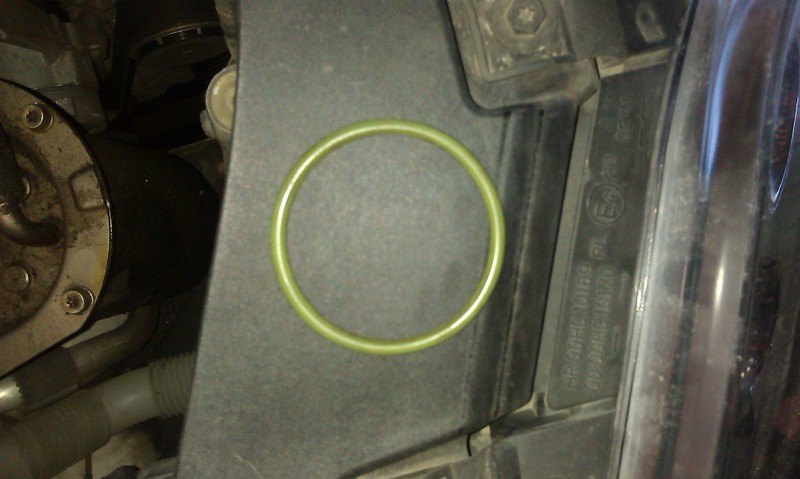 Уплотнительное кольцо с турбины на воздушный фильтр Volkswagen Caddy TDI універсал 2007 р.  1.9 л дизель Луганськ