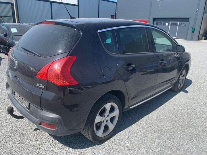 Правий зовнішній ліхтар Peugeot 3008  2012 універсал 1.6 Дизель 