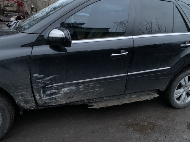 Дверь передняя левая Mercedes M-Class W164 2010 г.  3.5 л бензин Киев