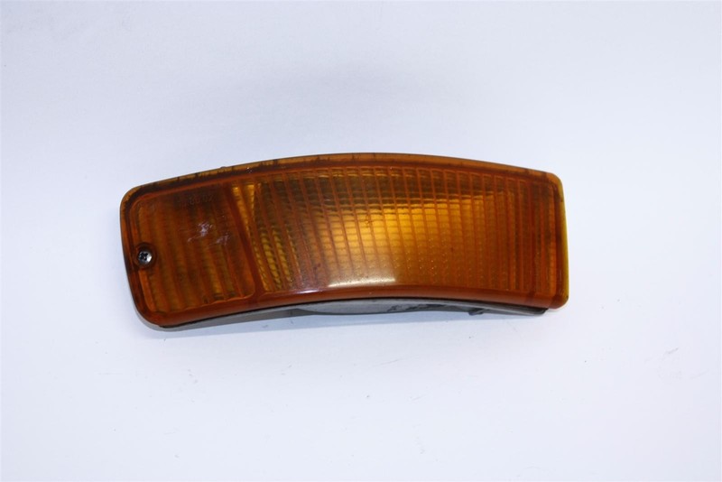 Указатель поворота правый желтый Audi 80 Avant 1993 2.6 Бензин Киев