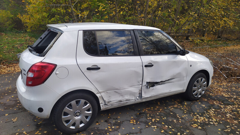 Двері праві передня і задня Skoda Fabia 2 2012 г.  14.0 л бензин Винница