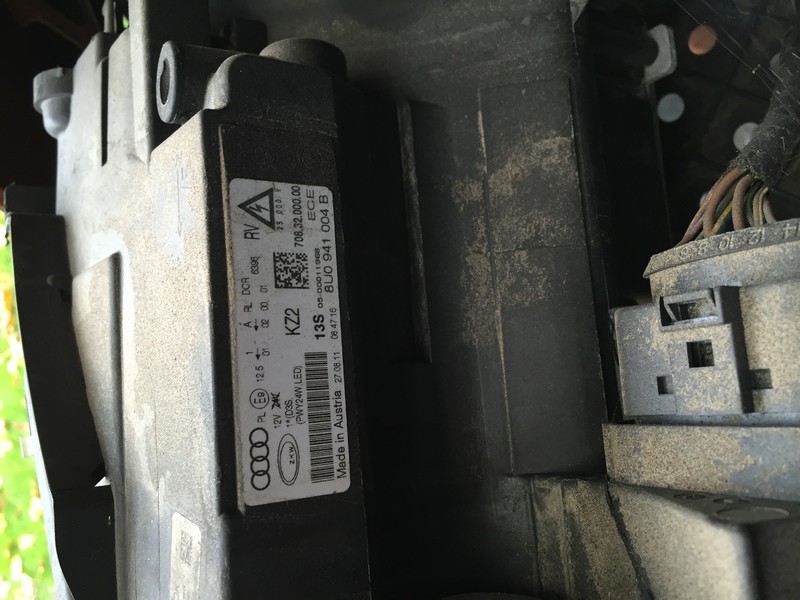 Фара правая Bi-xenon 8U0941004B 8U0941004B   Audi Q3