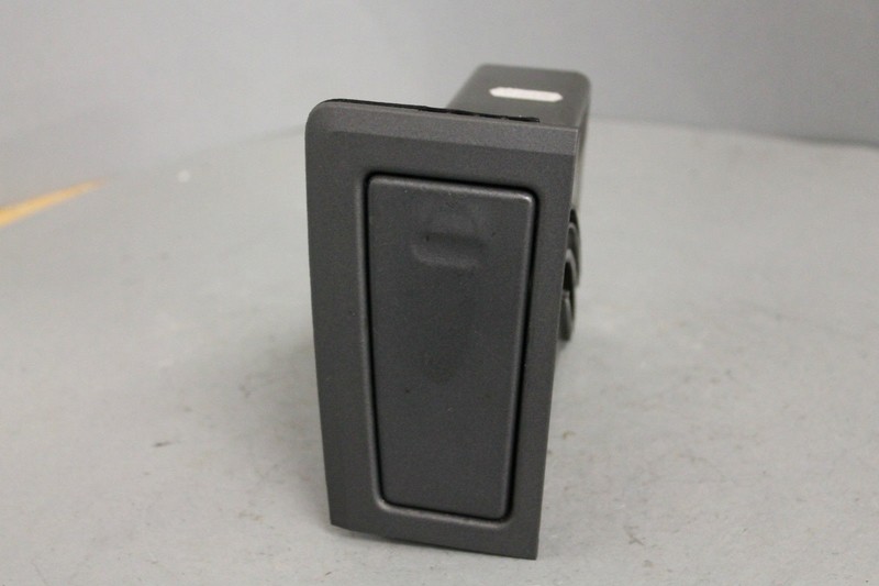 Підстаканник Volvo XC70  2004 універсал 2.5 Бензин 