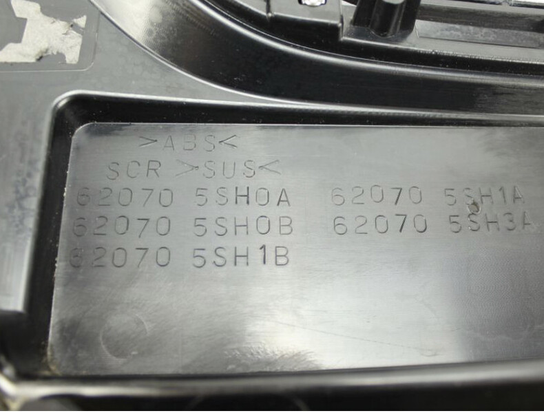 Вставка бампера переднего (решетка радиатора) Nissan Leaf  2018 хетчбек  Электро 