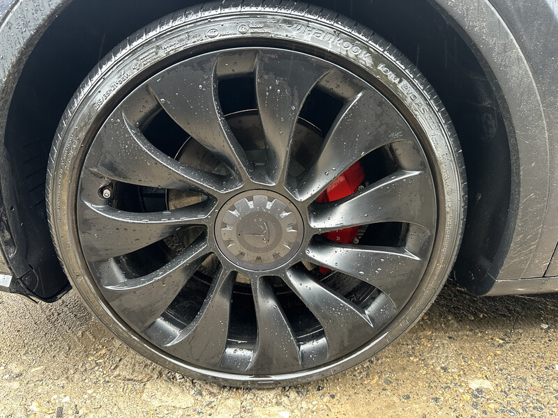 Шина Tesla Model Y 2024 г.  Черноморск