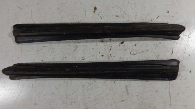 Уплотнитель средних стоек 0122755   Opel Vectra