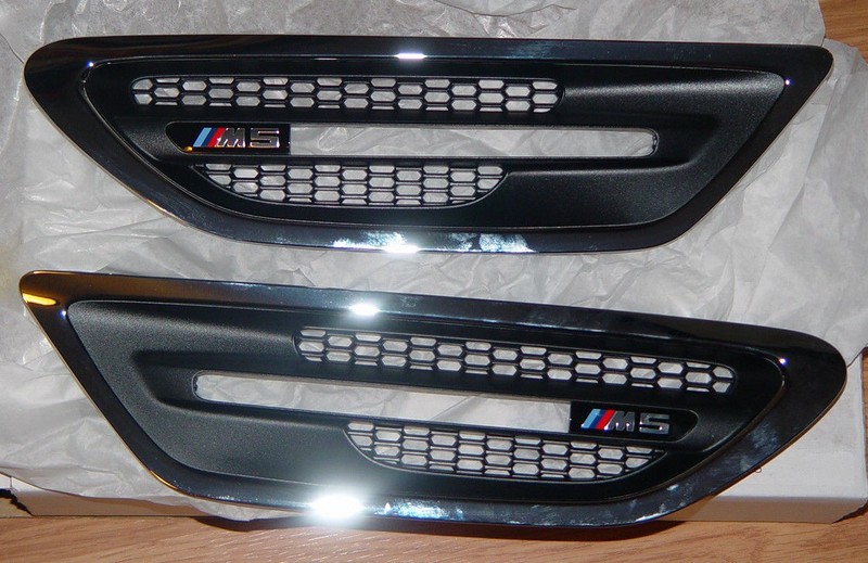Решетки в крылья BMW M5 2010 г.  3.0 л дизель Луцк